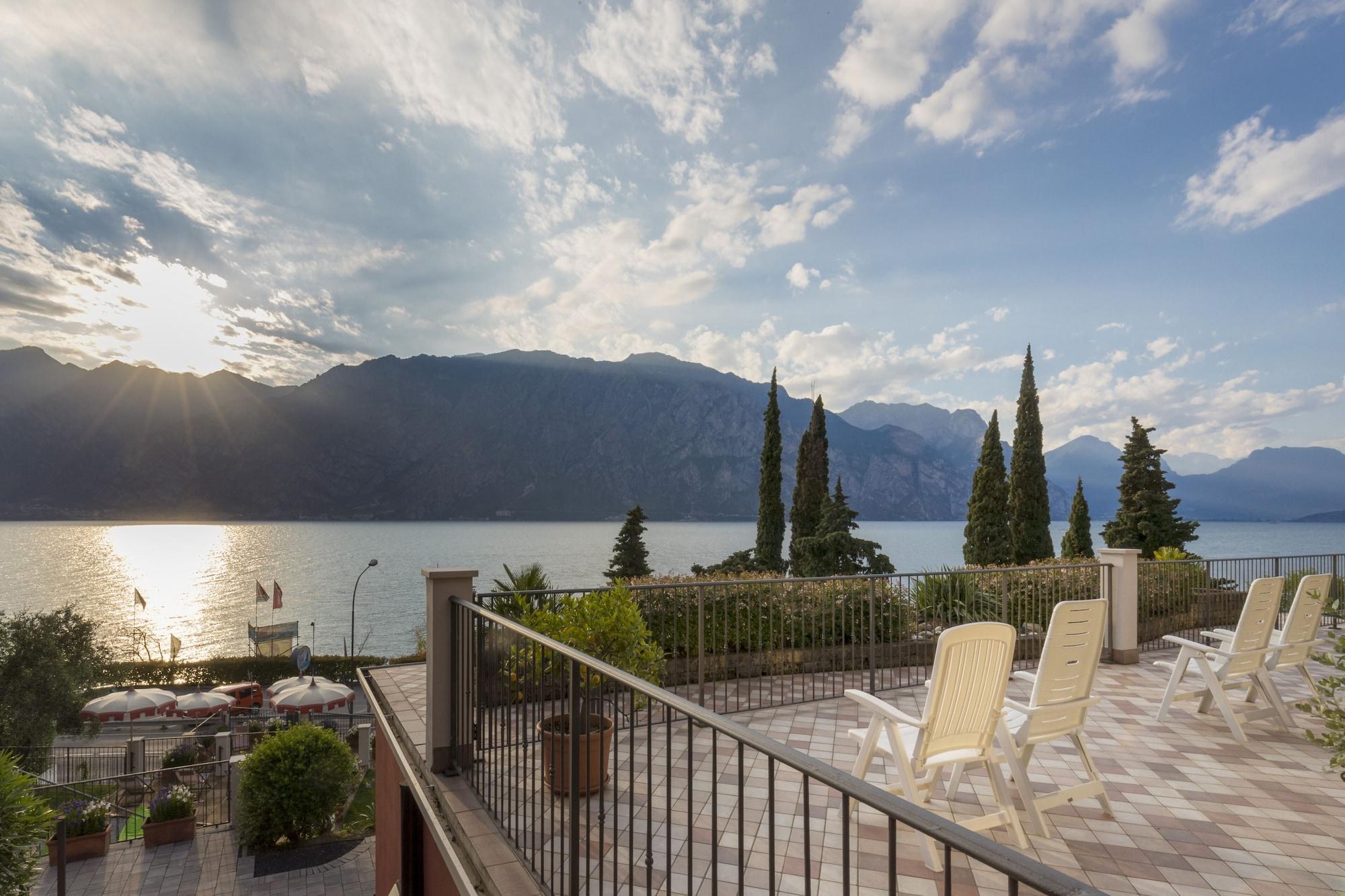 Hotel Oasi Beach Malcesine Eksteriør bilde
