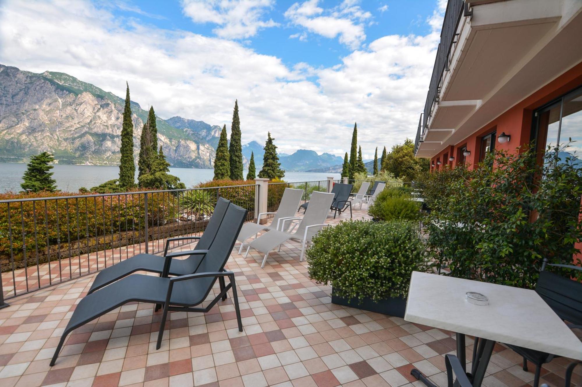 Hotel Oasi Beach Malcesine Eksteriør bilde