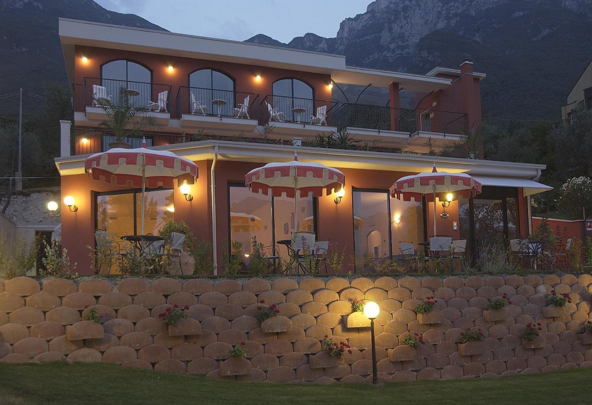 Hotel Oasi Beach Malcesine Eksteriør bilde